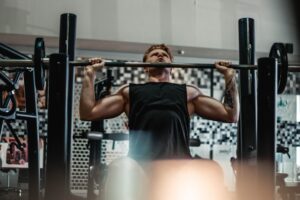 Lees meer over het artikel Veilig trainen met zware gewichten: waarom een power rack en squat machine onmisbaar zijn